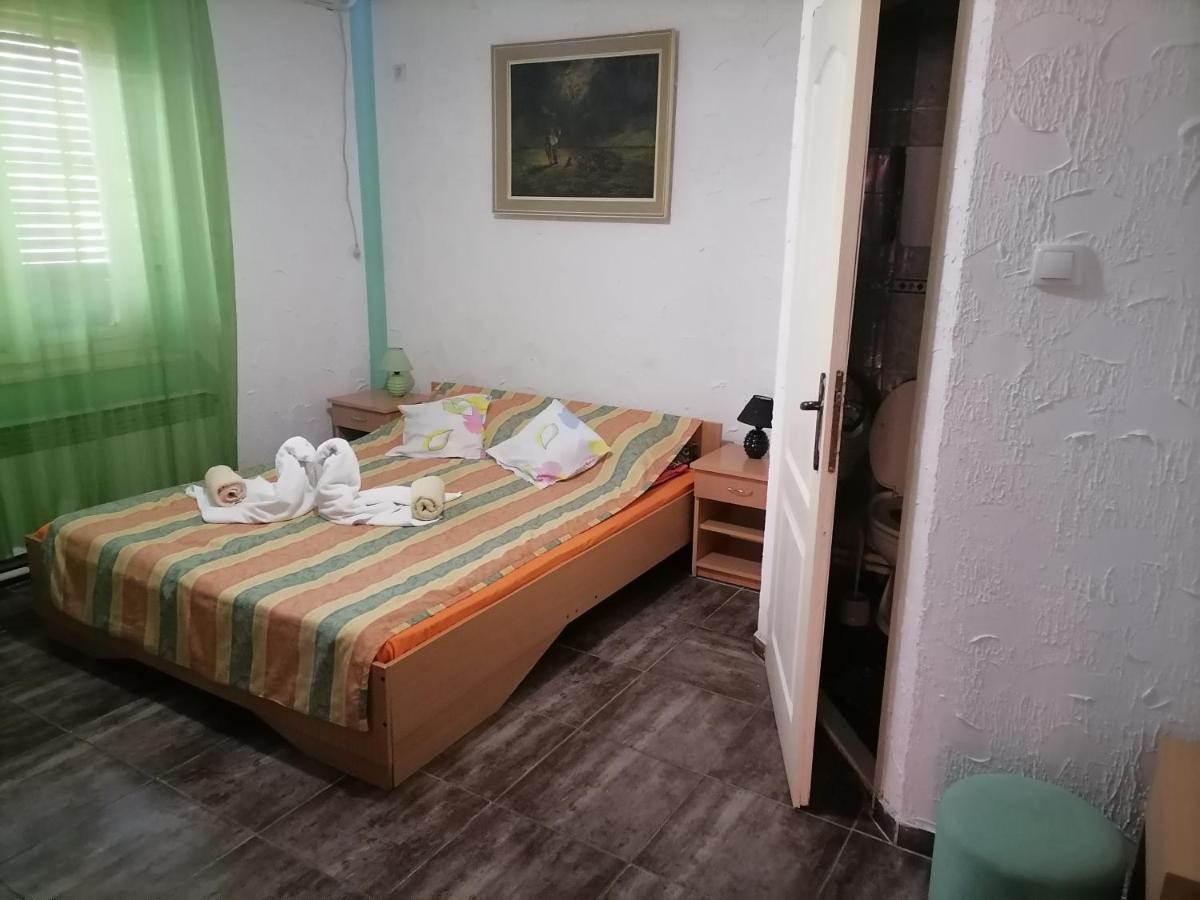 Smestaj U Okviru Domacinstva Sobe Sosa Palic Bilik gambar